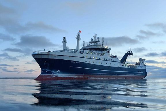 “马丁诺夫船长”号大型冷冻拖网渔船试航圆满成功