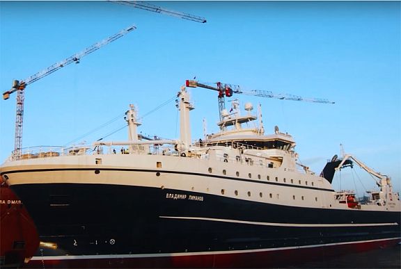 建造《弗拉基米尔·利曼诺夫》超级拖网渔船。视频