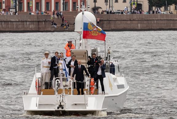 俄罗斯第三艘俄罗斯渔业公司的超级拖网渔船有国家总统在场时下水了